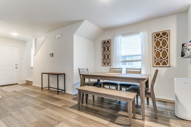 Building Photo - 6231 Fieldrun