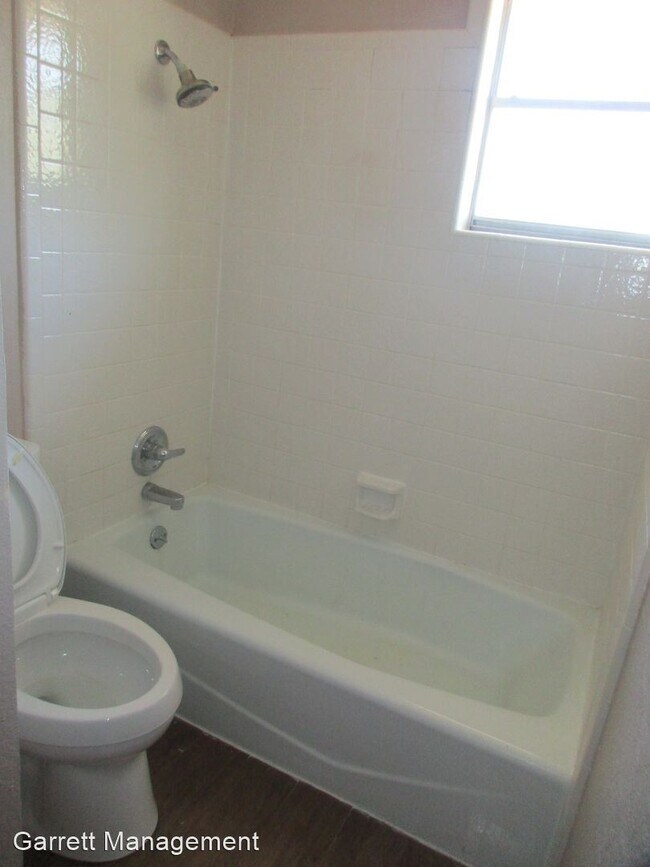 Foto del edificio - 3 br, 2 bath House - 12 Caprice Ln