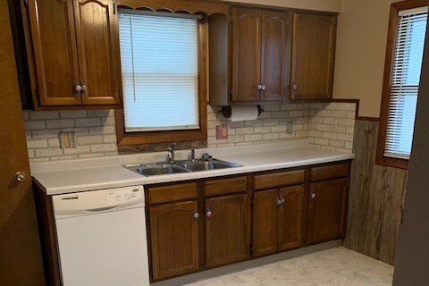 Kitchen - 2305 Maple Blvd