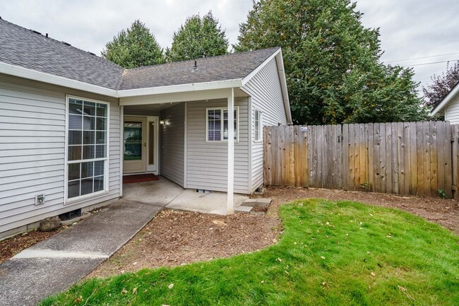 Building Photo - 2 Bedroom 2 Bath Single Level Move In Read...