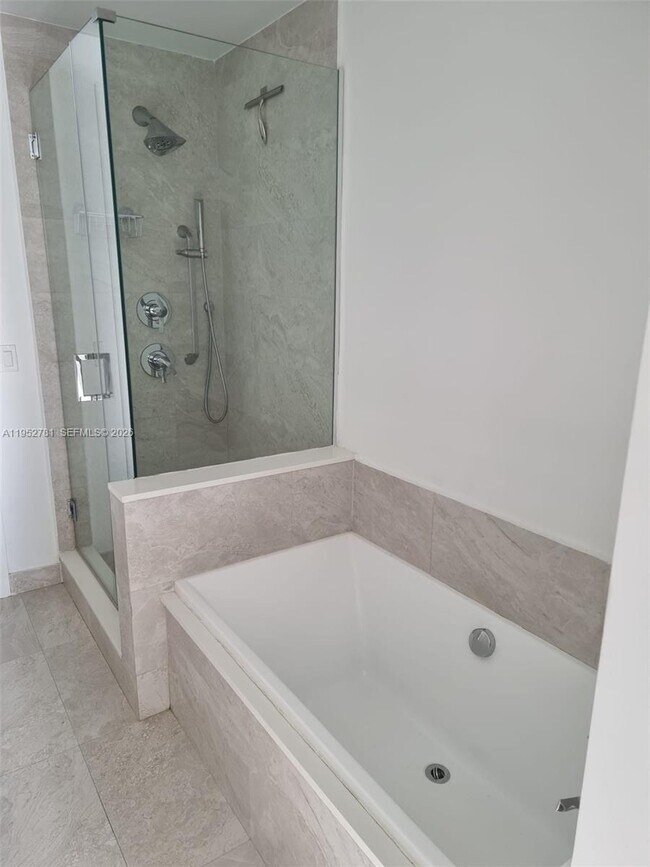 Foto del edificio - 488 NE 18th St