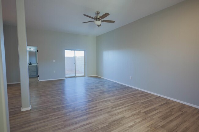 Foto del edificio - 18825 S Mayford Ave
