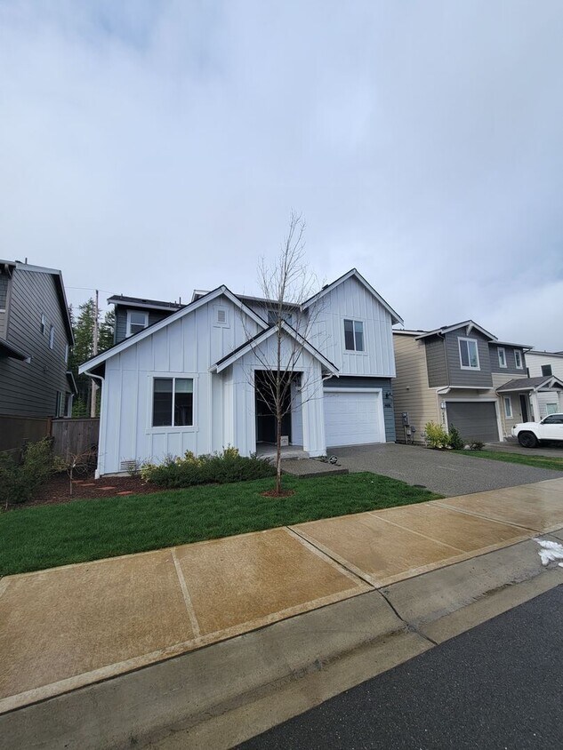 Primary Photo - Pristine, Newer Built 4 Bed / 3 Bath Home ...