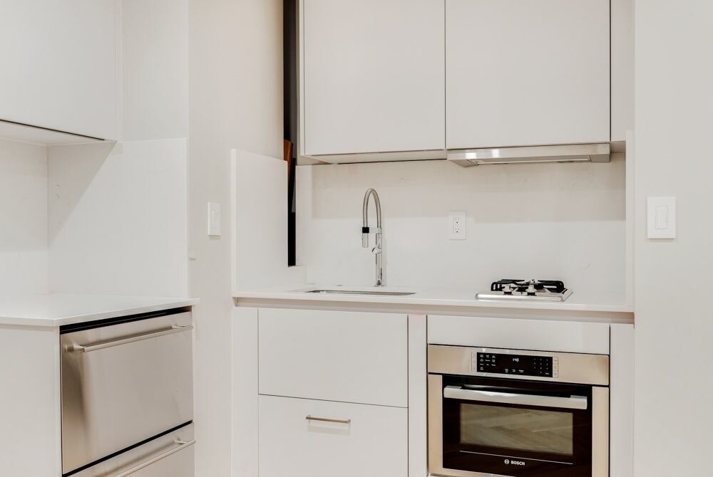 Primary Photo - 210 W 24th St