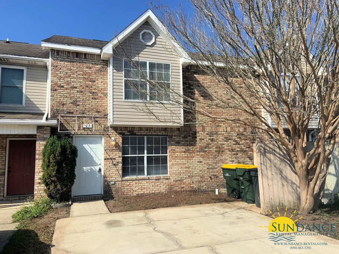 Primary Photo - Great 2 Bedroom Townhouse in Fort Walton B...
