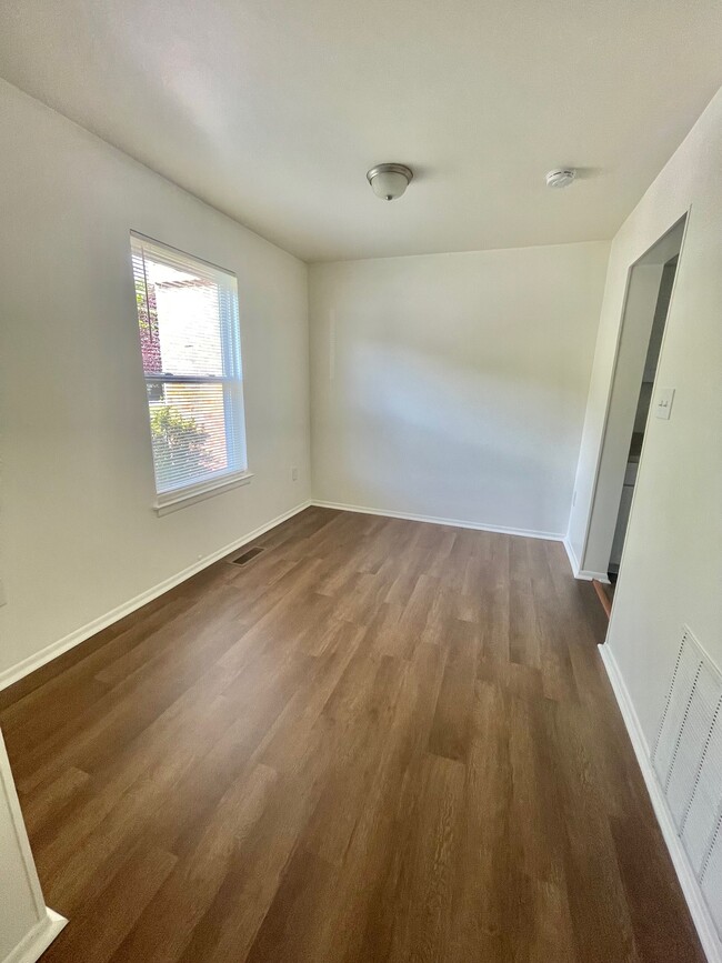 Building Photo - 1851 Hawk Ct