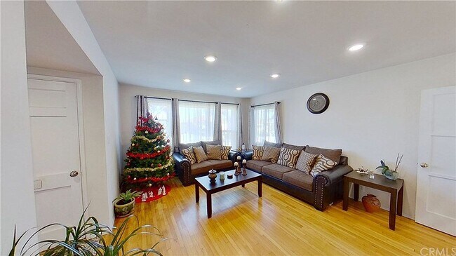 Foto del edificio - 1618 W 136th St