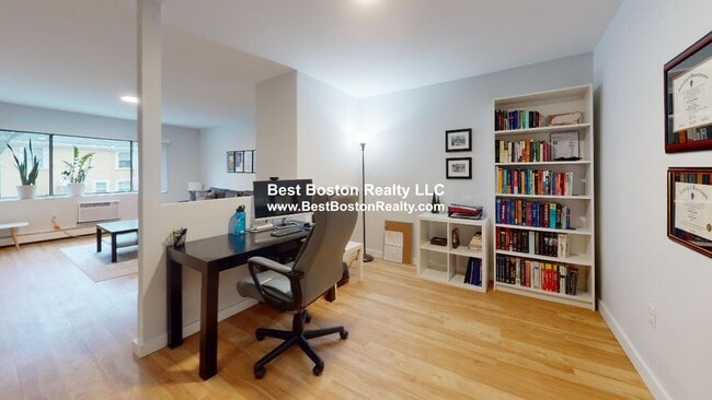 Building Photo - 19 Central St