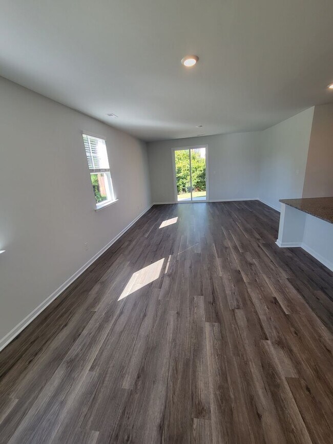 Foto del edificio - Gorgeous Newer Construction In Sneads Ferry!!