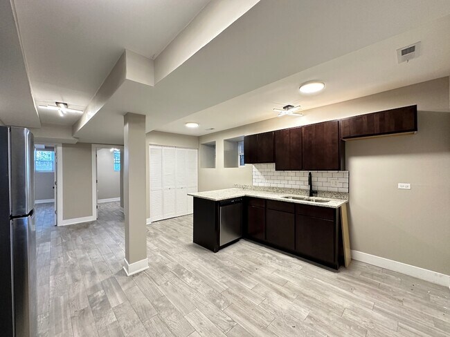 Building Photo - 3301 N Harding Ave