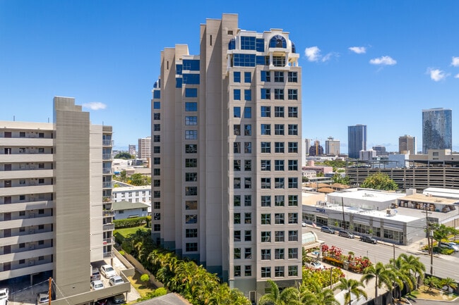 Building Photo - Queen Victoria Condominiums