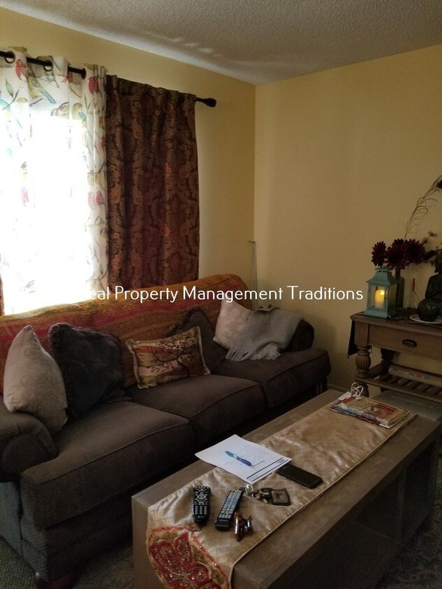 2554 Olive Dr Unit 170 2554, Palmdale, CA 93550 Condo for Rent in