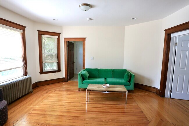 Foto del edificio - 124 Forest St