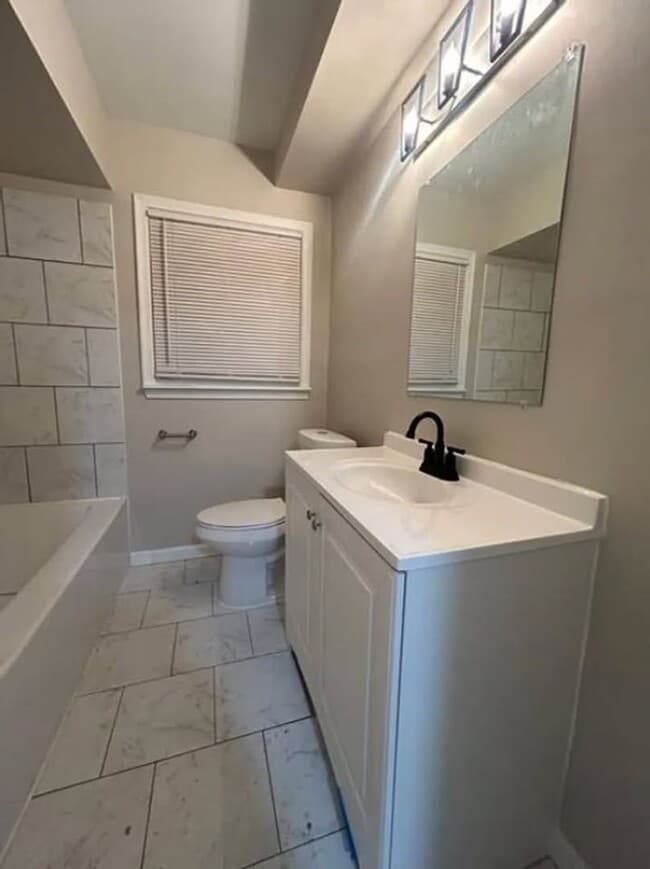 Foto del edificio - Now Leasing on Detroit's East Side!!!