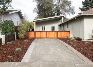 Building Photo - 2246 Morlan Dr