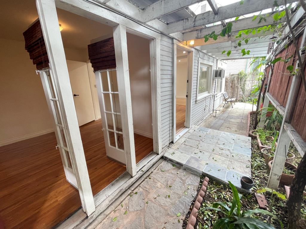 Primary Photo - 523 S Coronado St