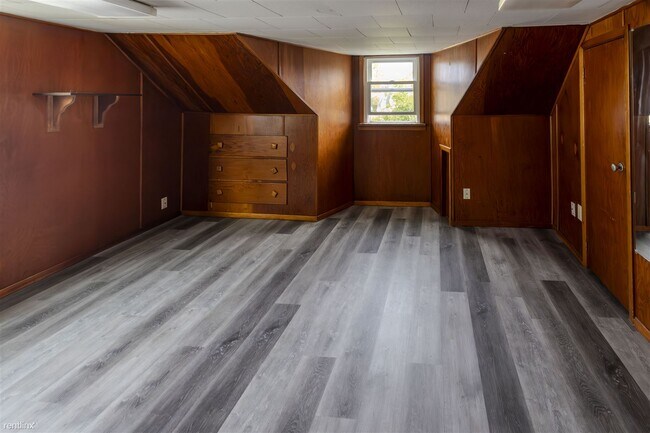 Building Photo - 4 br, 1 bath House - 26470 Drakefield Avenue