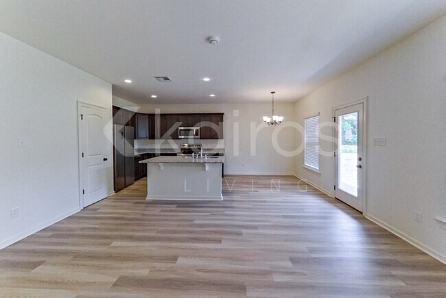 Foto del edificio - 204 Salvat Dr