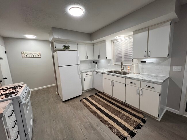 Building Photo - Cypress West Fairlawn Apartments