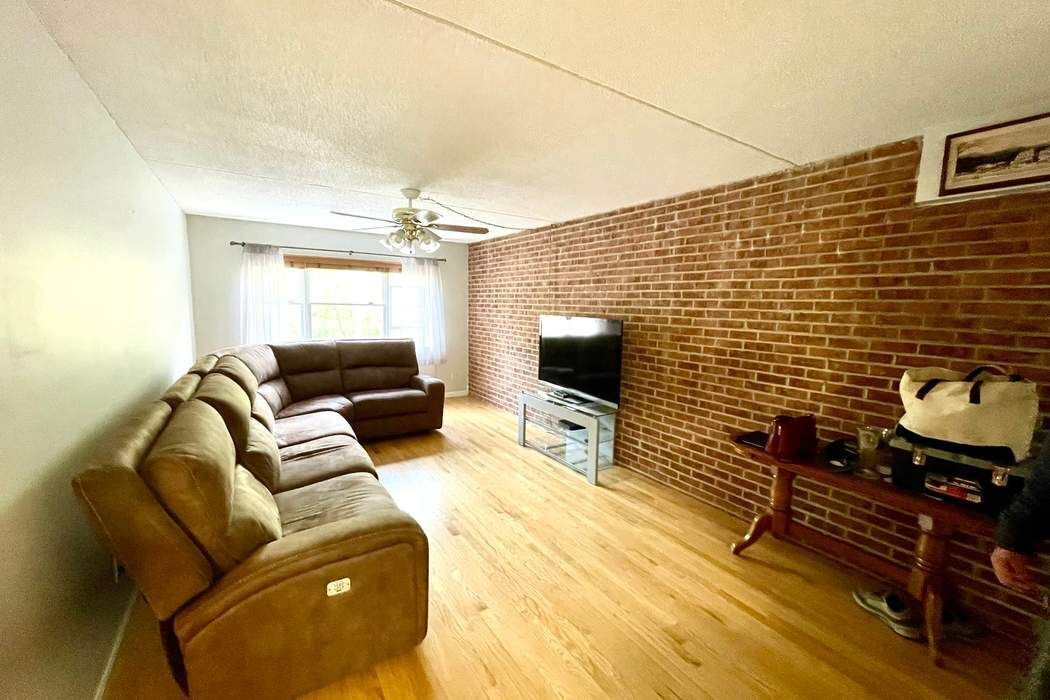 118 Prospect Park Southwest Unit 8, Brooklyn, NY 11218 Room for Rent