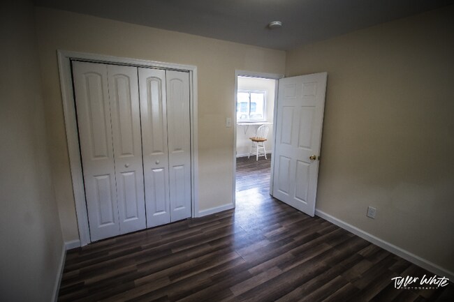 Building Photo - 542 W Maple Ave