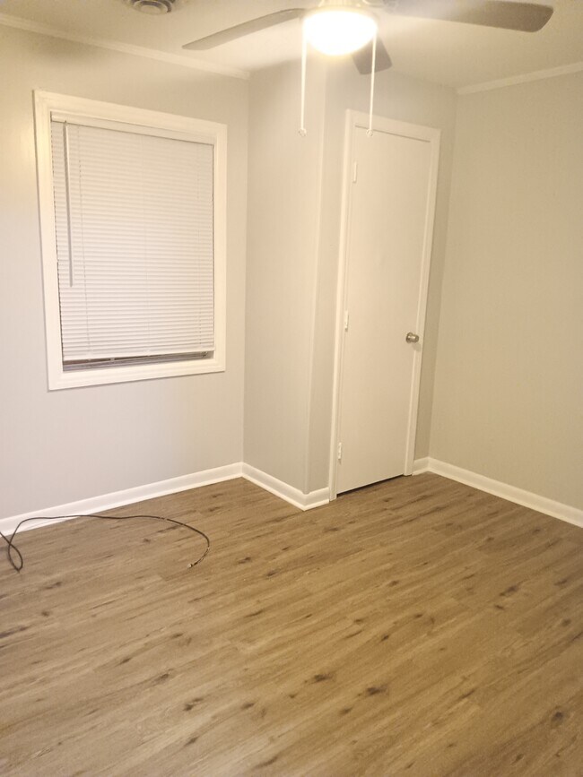 Foto del edificio - 823 Haynes St