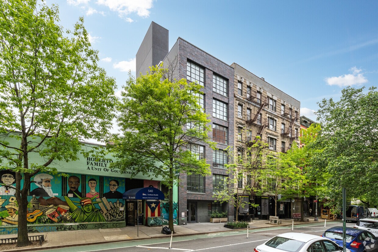 Foto principal - 536 E 13th St