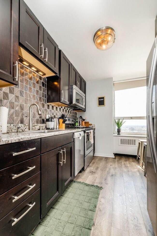 Building Photo - 1 bedroom in Chicago IL 60610