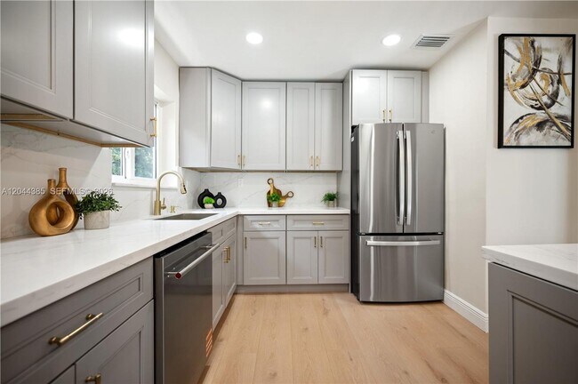 Foto del edificio - 4220 SW 14th St