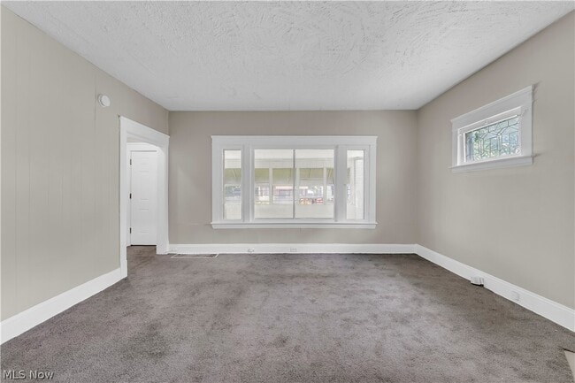 Foto del edificio - 12322 Fairport Ave