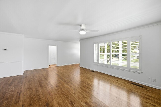 Foto del edificio - 1567 E 22nd St