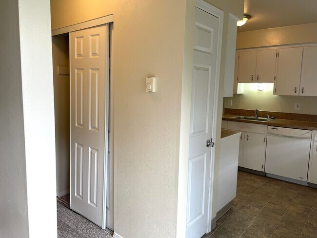 Foto del edificio - 8112 NE 27th St