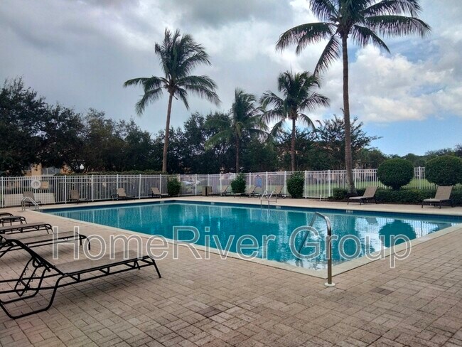 Foto del edificio - 261 SW Palm Dr