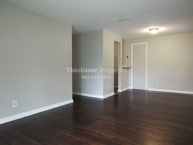 Building Photo - 2761 Floradale Dr S