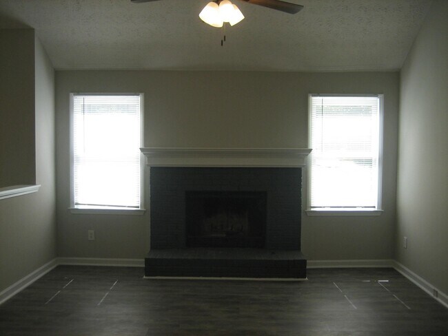 Building Photo - 185 Autumn Cove
