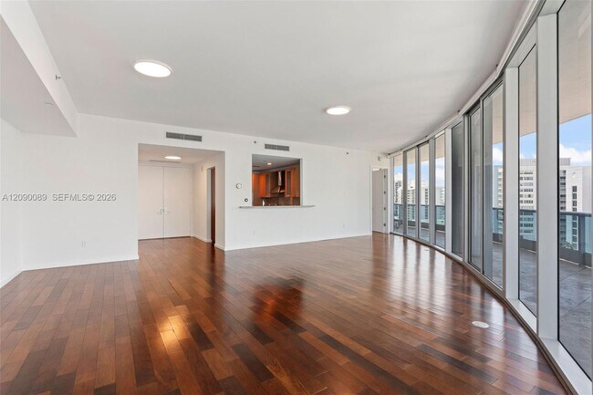 Foto del edificio - 5959 Collins Ave
