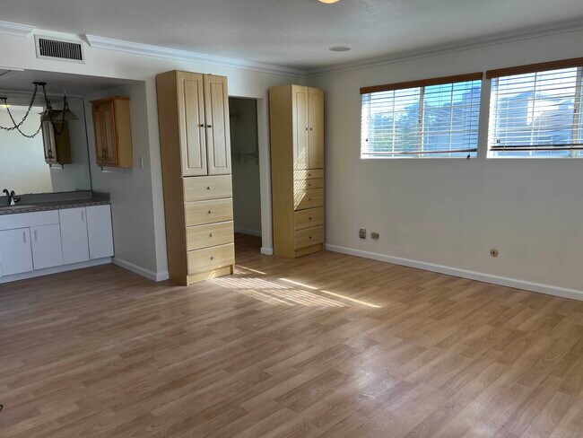 Foto del edificio - 14405 Kingsdale Ave