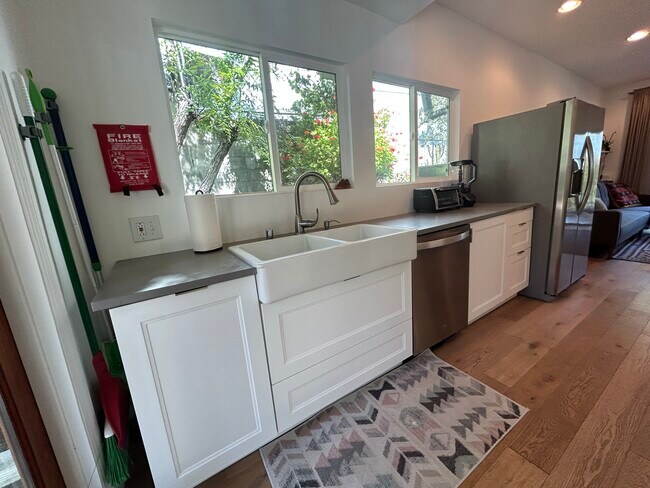 Kitchen - 3663 Roberta St