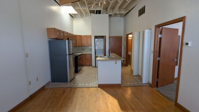 Foto del edificio - 2800 Mayfield Rd
