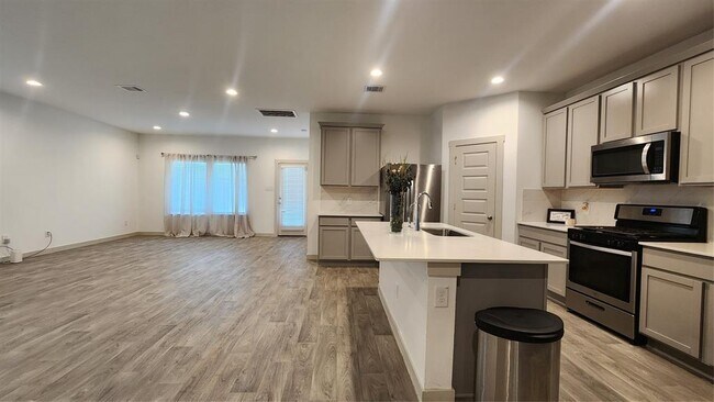 Building Photo - 8027 Brahman Ln