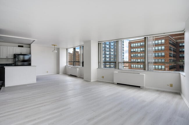 Building Photo - 5701 N Sheridan Rd