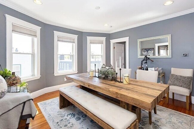 Building Photo - 22 Buttonwood St