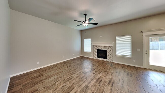 Foto del edificio - Beautiful 4 Bedroom 2 Bath Home in Piedmont Schools with Storm Shelter in Nichols Creek Community...