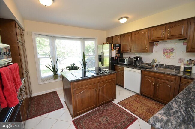 Building Photo - 8470 Clover Leaf Dr