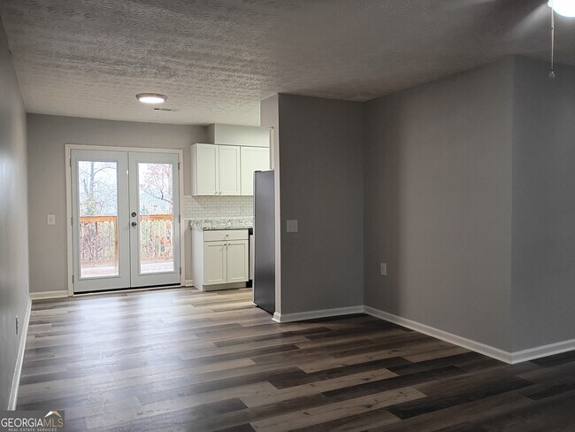 Building Photo - 10 Oak Mt Dr