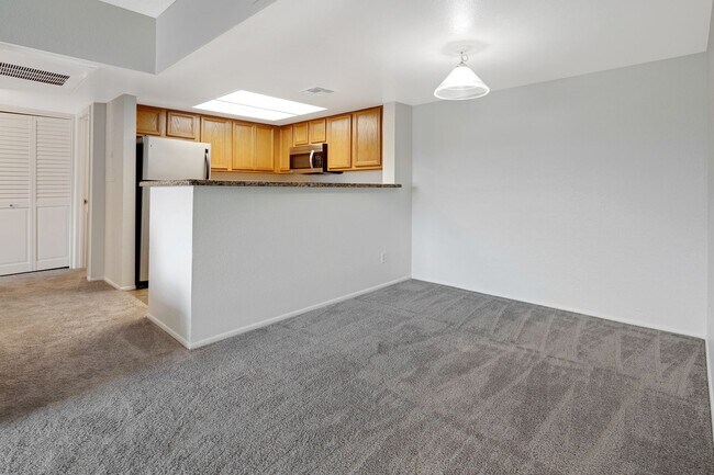 Building Photo - Wonderful 2 bed/2 bath