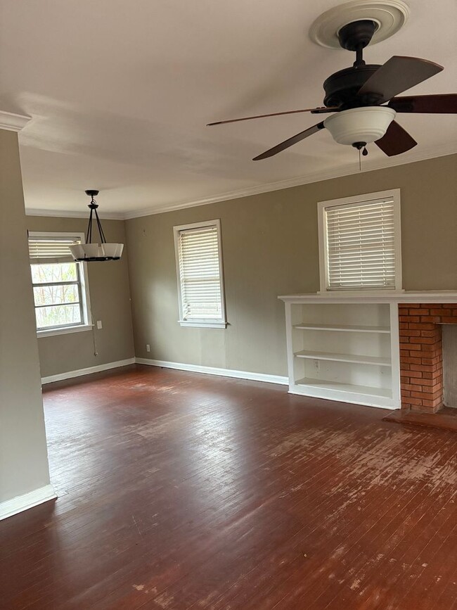 Building Photo - 3818 Eddy Pl