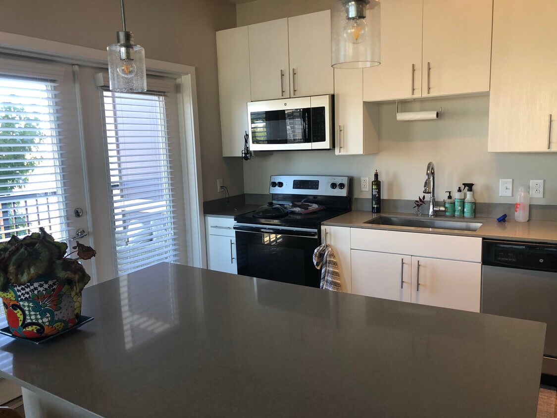 Foto principal - 5811 White Lake Ln