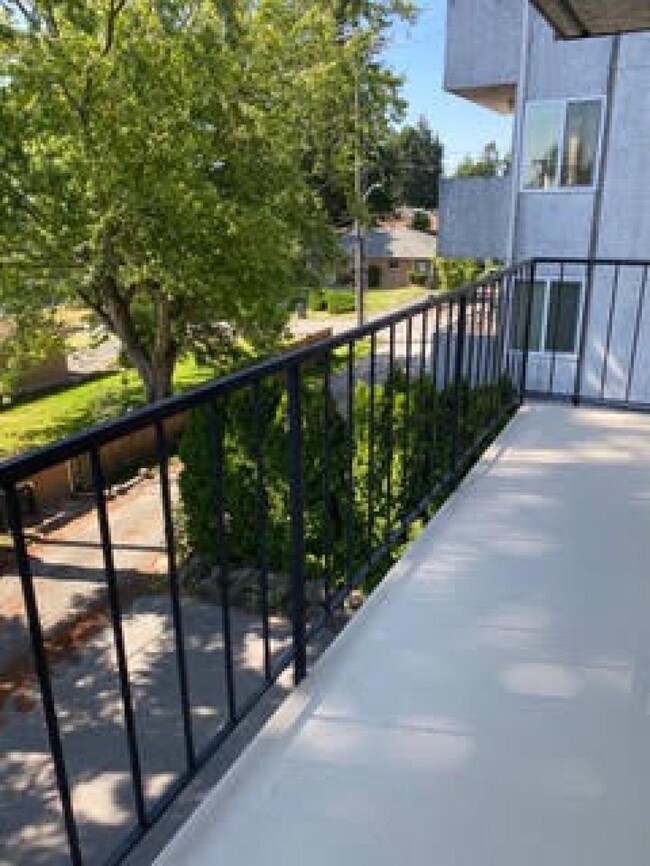 Building Photo - Bon A Ville Apartments - 1 bedroom