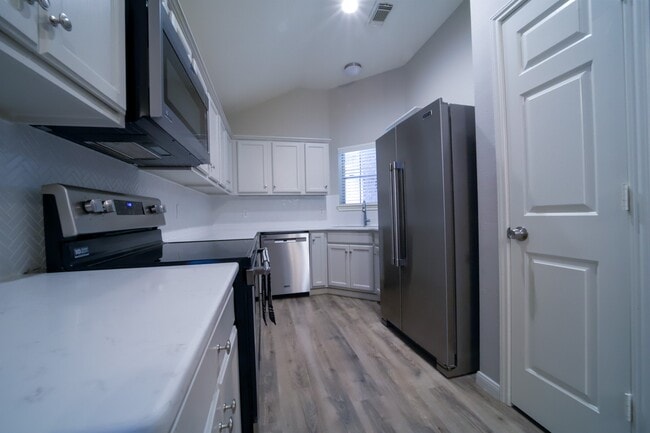 Building Photo - 117 Harbour Town Cir
